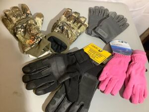 Lot of (4) Misc pairs of gloves
