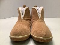 Minnetonka Ladies Insulated Mocs, 7M, Appears New