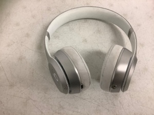 Beats Solo Headphones, Authenticity Unknown, No Cords, E-Comm Return