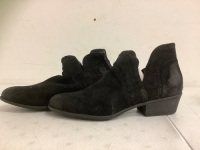 Natural Reflections Womens Booties, Size 11, E-Comm Return