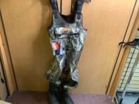 SHE Neoprene Chest Waders, 7, Ecommerce Return