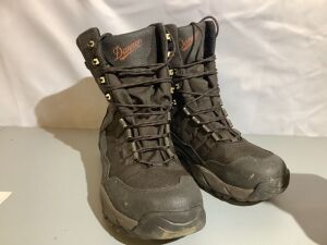 Danner Men's Vital 8" Boots, 10, Ecommerce Return, Bottom Dirty