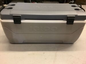 Igloo MaxCold 152-Qt. Cooler - Ash Gray/Carbonite, Appears New