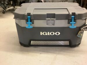 Igloo MaxCold Ultra 70 qt Full-Size Chest Cooler, Broken Hinge, Loose Screws on Hinge, Ecommerce Return