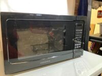 Insignia&trade; - 1.1 Cu. Ft. Microwave - Black, Appears New