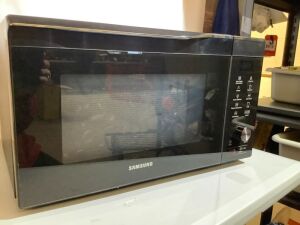 Samsung - 1.1 Cu. Ft. Countertop Convection Microwave with Sensor Cook and PowerGrill - Black stainless steel, Refurbished