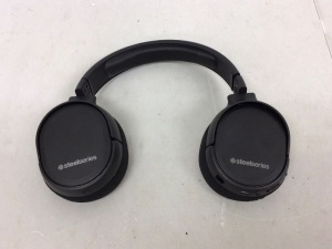 Steelseries Headphones, No Cord, Powers Up, E-Commerce Return