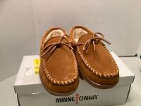 Minnetonka Pile Lined Hardsole, 14M, Appears New