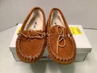 Minnetonka Pile Lined Softsole, Men's 9, Appears New