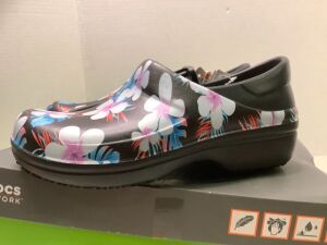 Crocs Neria Pro II Graphic Clog, Women's 8, Appears New