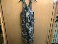 Red Head Silent Stalker. Youth Bib, Large, Appears New