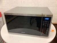 Samsung 1.4 cu. ft. Countertop Microwave with Sensor Cooking in Stainless Steel