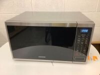 Samsung 1.4 cu. ft. Countertop Microwave with Sensor Cooking in Stainless Steel, Refurbished