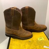 Pinedale Round Toe Boots, Men's 10.5, Appears New