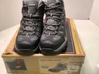 Red Head Ladies Overland Mid, 9, Appears New