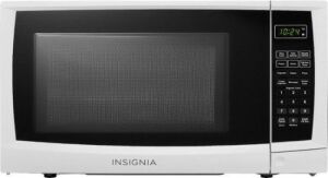 Insignia 0.7 Cu. Ft. Compact Microwave 700W