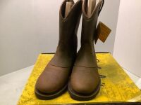 Pinedale Round Toe Boots, Men's 10, Appears New