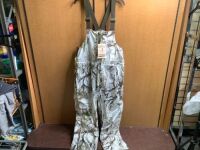 Red Head Silent Stalker Bib, Large, Appears New