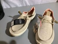 Hey Dude Chambray White Nut, Ladies, 7, Appears New