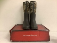 SHE Outdoor Womens Boots, Size 10, E-Comm Return