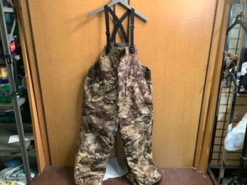 Men's Camo Bib, Large, Appears New