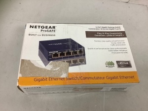 Netgear ProSAFE 5 Port Gigabit Desktop Switch, Powers Up, E-Commerce Return