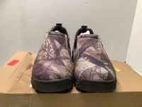 Red Head Men's 8.5, Appears New, Box Damaged