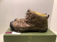 Keen Men's 9.5 Siskiyou Mid, WP, Sides have some scratches, Ecommerce Return
