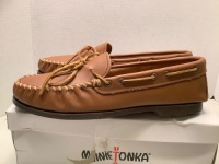 Minnetonka Men's Shoes, 10, Appears New, Box Damaged