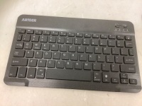 Arteck&nbsp;Wireless Bluetooth&nbsp;Backlit Keyboard, Missing USB Cable, E-Commerce Return