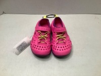 Croc's, Girls 9, Appears New