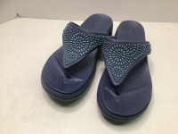 Crocs, Dual Comfort, Women's 9, Ecommerce Return