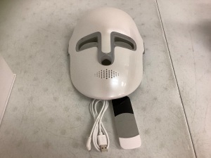 Light Therapy Face Mask, Appears New, Powers Up