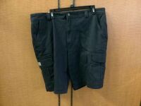 Red Head Men's Short, 40, Appears New