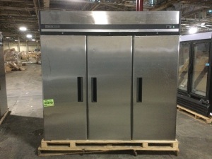 Maxx Cold MXCF-72FD X-Series Triple Door Upright Reach in Freezer. Appears New. UNTESTED! Unable to test (230V)