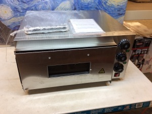 Infared Pizza Oven/Heating Oven. Tested/Works. New w/ Minor Comsmetic Damage