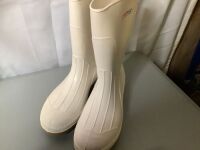 XtraTuf Boots, Size 11, Ecommerce Return