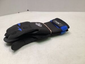 XPS Neoprene Gloves, Large, Appears New