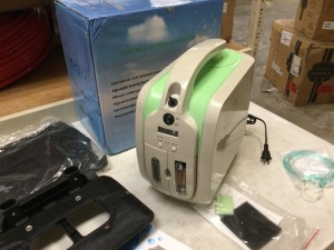 Portable Oxygen Concentrator Kit. SEE PICTURES. Powers Up, Blows Out Air, Not Tested Further. E-Commerce Return