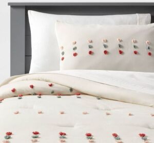 Pillowfort Pom Comforter Set, Full/Queen 