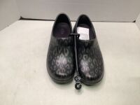 Women's Crocs, 8, Appears New