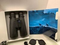 Zeiss Conquest HD Binoculars with accessories, Appears New