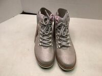 White Mountain Women's Boots, 7.4, Appears New