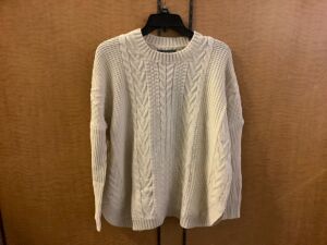 Natural Reflections Cable Pullover, Medium, Appears New