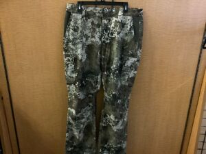 Men's Camo Pants, Large, Appears New