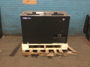 Central Exclusive 69K-100 Horizontal Bottle Cooler. For Repair or Parts. Does not get cold