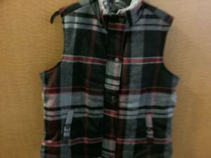 Natural Reflections Plaid and Sherpa Vest, Large, Appears New