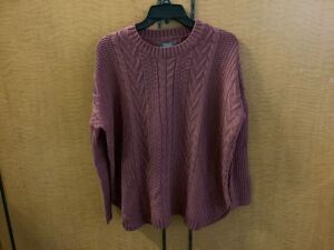 Natural Reflections Cable Pullover, Small, Appears New