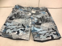 Men's UnderArmour Swimming Trunks, 32, New