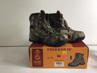 Women's Boots, 9M, Missing Laces, E-Commerce Return